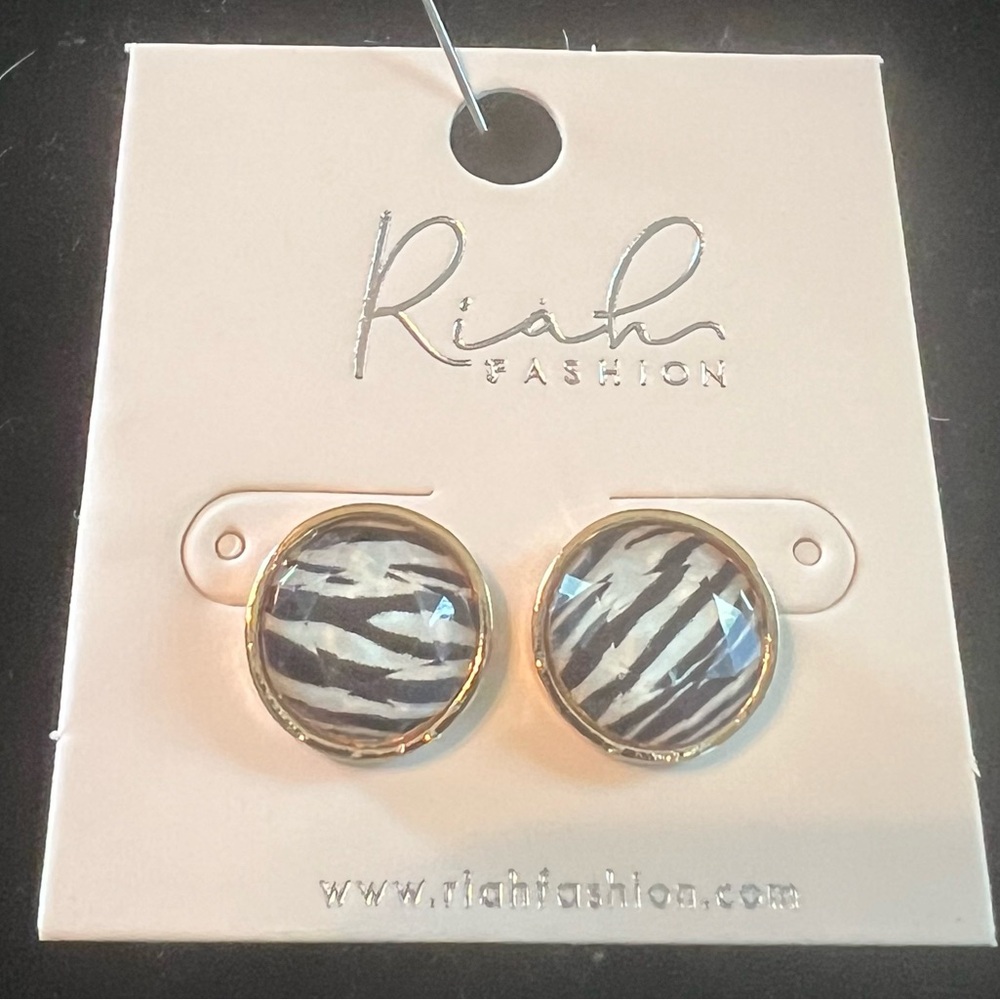Riah Fashion Zebra Print Earrings